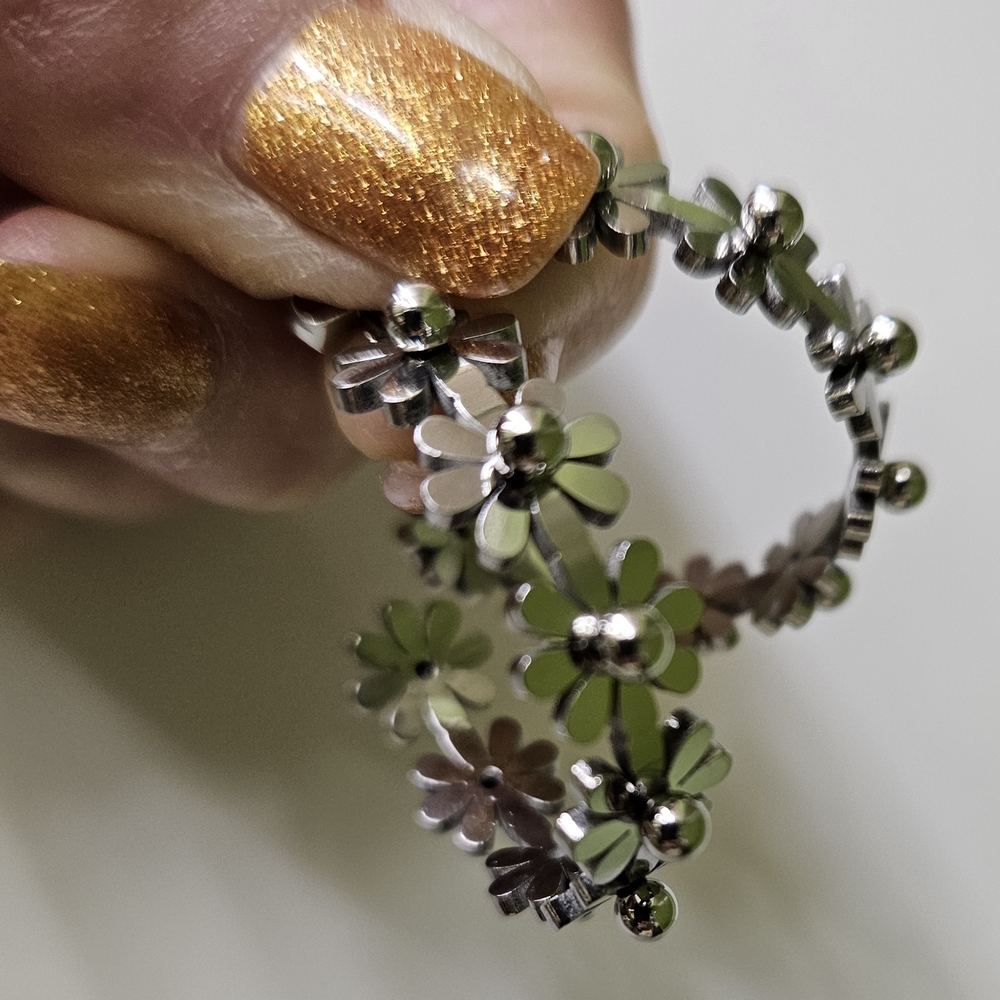 Daisy Hoop Earrings Titanium Steel - Picture 5 of 10